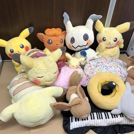 ピカチュウやイーブイ、ミミッキュなどポケモンぬいぐるみ